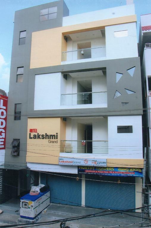 Hotel Lakshmi Grand Višákhapatnam Exteriér fotografie